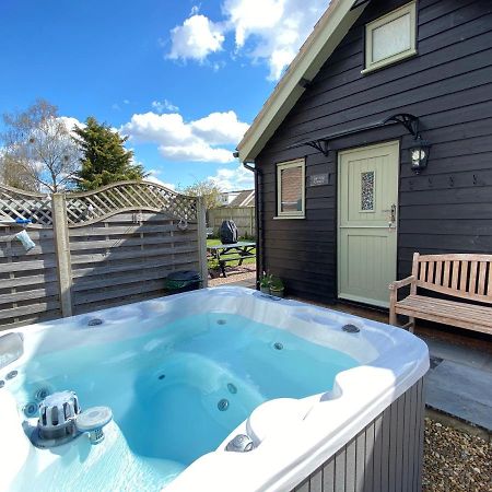 Saving Grace With Private Hot Tub Villa Bawdeswell Bagian luar foto