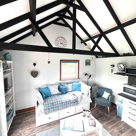 Saving Grace With Private Hot Tub Villa Bawdeswell Bagian luar foto