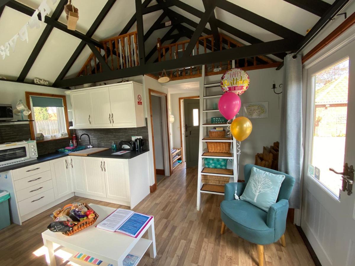 Saving Grace With Private Hot Tub Villa Bawdeswell Bagian luar foto