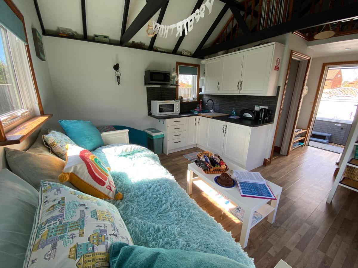 Saving Grace With Private Hot Tub Villa Bawdeswell Bagian luar foto