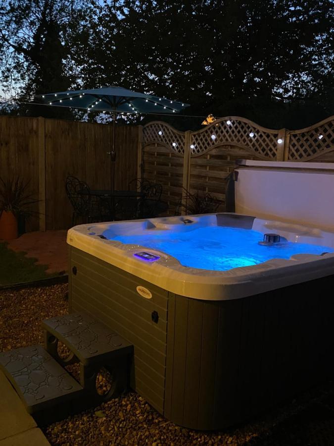 Saving Grace With Private Hot Tub Villa Bawdeswell Bagian luar foto