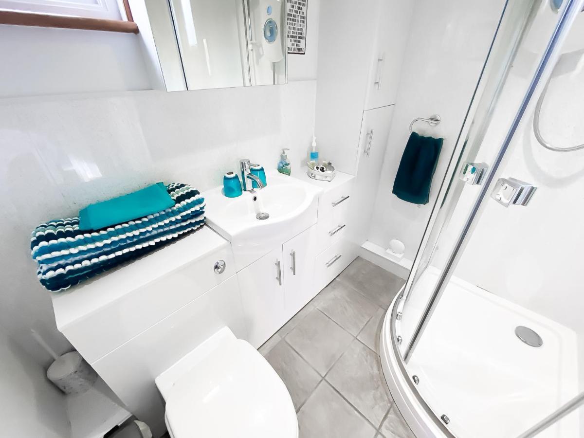 Saving Grace With Private Hot Tub Villa Bawdeswell Bagian luar foto