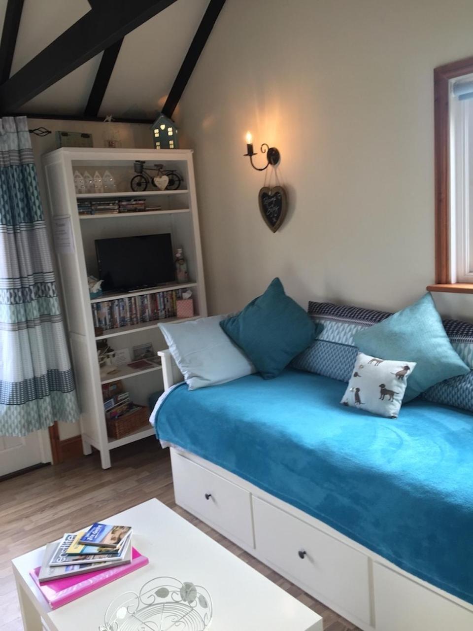 Saving Grace With Private Hot Tub Villa Bawdeswell Bagian luar foto