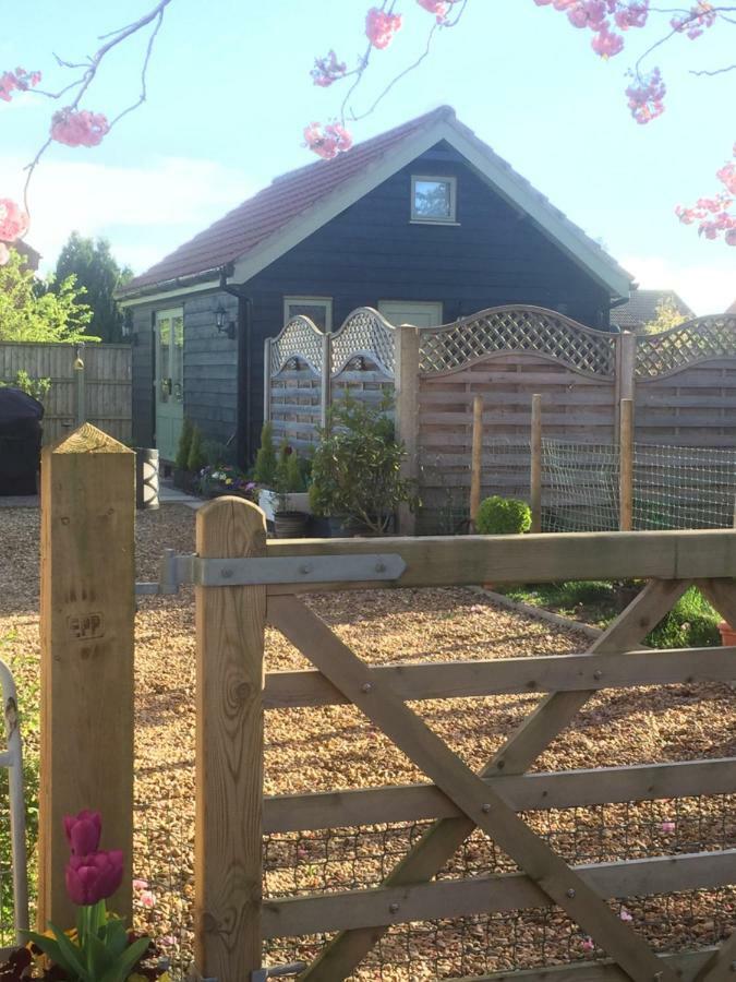 Saving Grace With Private Hot Tub Villa Bawdeswell Bagian luar foto