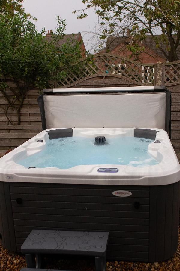 Saving Grace With Private Hot Tub Villa Bawdeswell Bagian luar foto